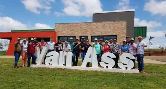 Produtores colombianos visitam a Van Ass Sementes