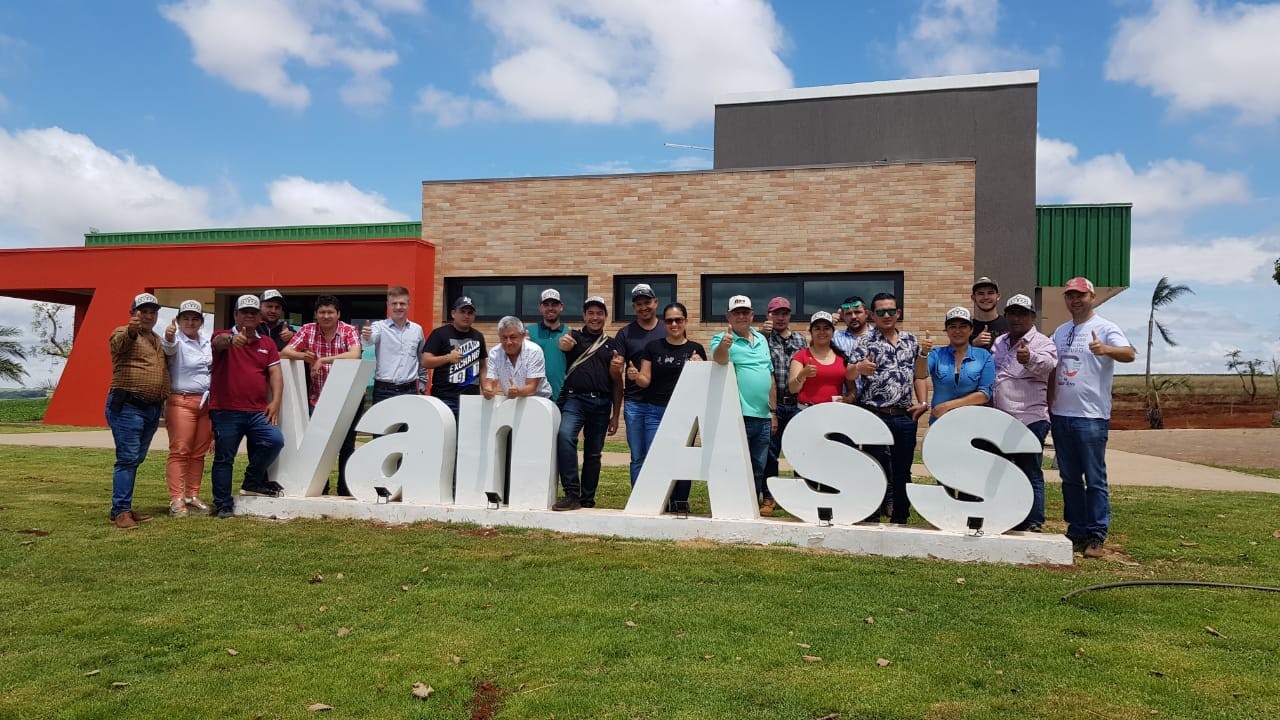 Produtores colombianos visitam a Van Ass Sementes